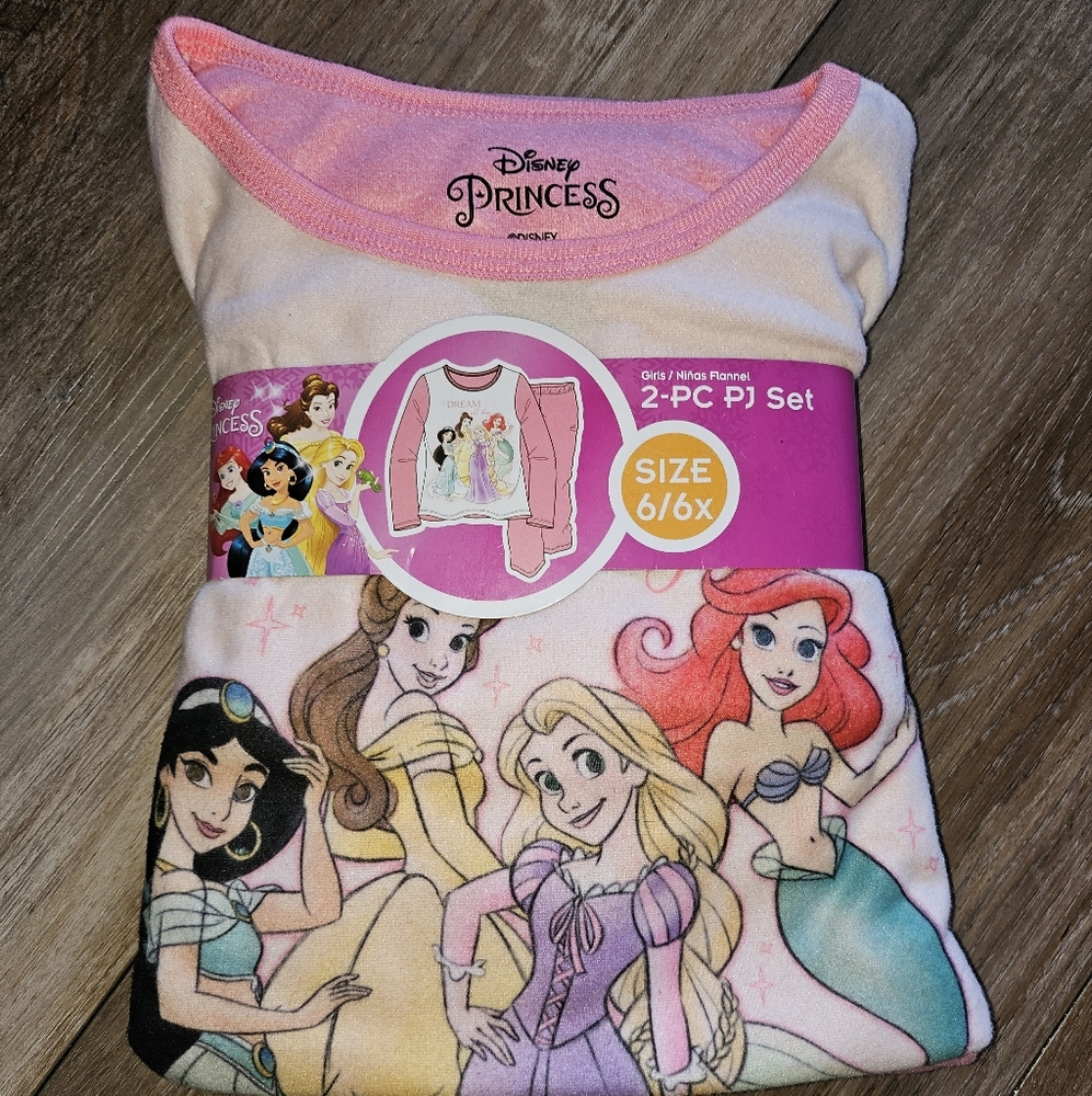Disney Princess 》 2-Piece Pajama SetSize: Girls 6/6X